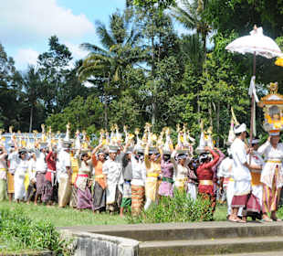 Eine Massenbeerdigungs Zeremonie