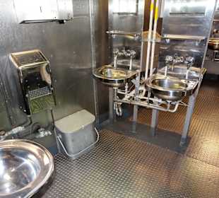 Die sanitären Anlagen an Bord der "Mölders"