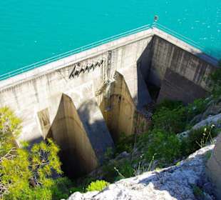 Der Staudamm selbst in voller Pracht