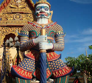Statut à wat plai laem