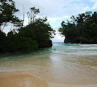 Die kleine Bucht "Frenchman's Cove"