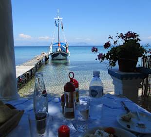 Taverne auf dem Weg nach Boukari