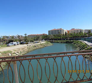 Blick zur neuen Brücke