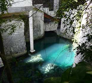 Cenote beim Theater