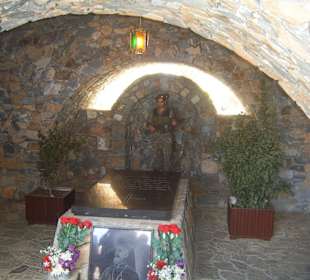 Bewachtes Grab von Makkarius