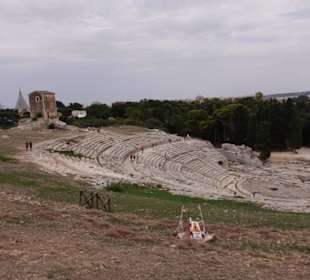 Die Via liegt oberhalb des griech. Theaters