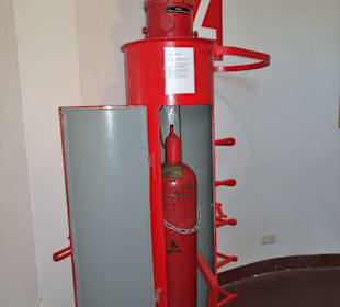 Exponate des maritimen Museums im Leuchtturm