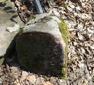 Historischer Grenzstein auf dem Schwanberg