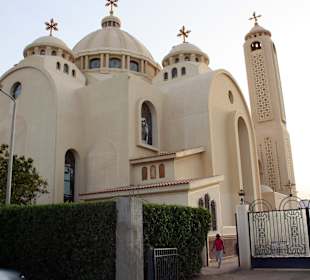 Die orthodoxe Kirche (vor allem innen sehr schön)