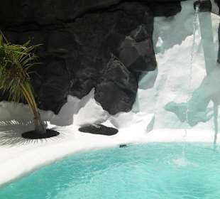 Ein kleiner Pool in einer der Lavablasen