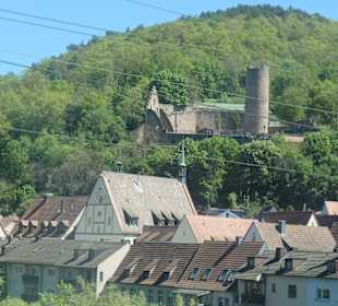 Blick zur Burgruine Scherenburg in Gemünden