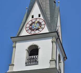 Glockenturm der Pfarrkirche Mariä Himmelfahrt
