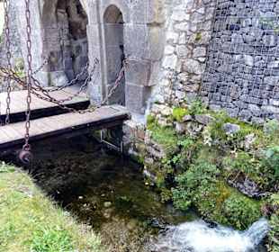 Eingang über Zugbrücke