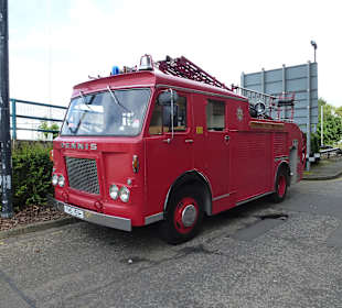 Altes Löschfahrzeug funktionsfähig