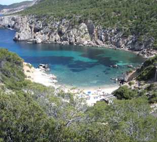 Kleiner versteckter Strand