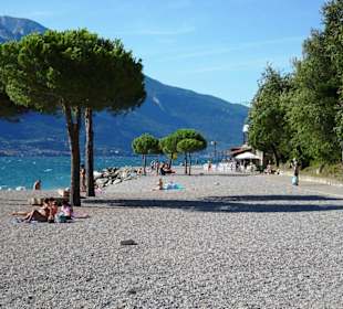 Am Strand von Limone