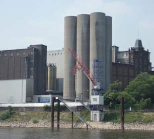 Firmengelände im Hafen