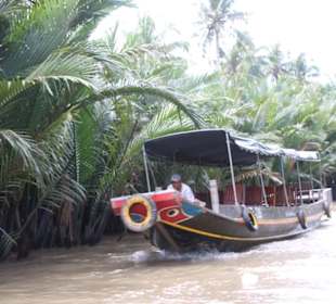 Anfahrt nur über den Fluss