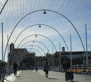 Landgang: Die Königin-Emma-Brücke in Willemstad