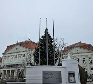 Eingang zum Schloss Wilhelminenberg
