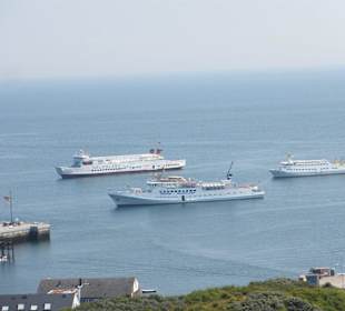 Zubringerschiffe vor Helgoland