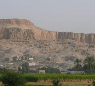 Theben West