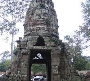 Der Eingang zum Tempel von innen.