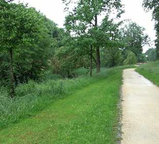 Escarpenmauer Glacis Park