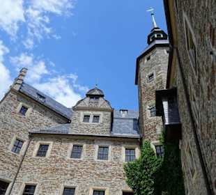Im Innenhof der Burg Lauenstein
