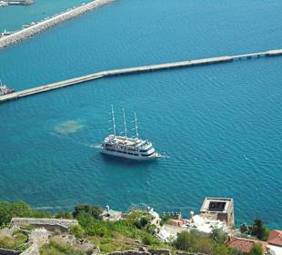 Pohled z hradu na přístav