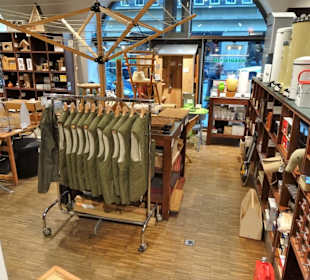 In den Verkaufsräumen des Manufactum Warenhauses