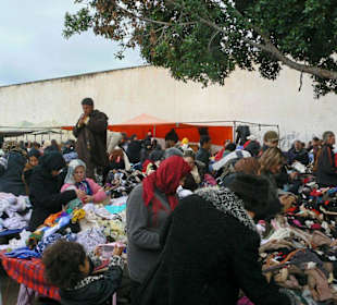 Buntes Treiben auf dem Kamelmarkt