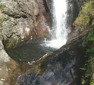 Wasserfall-Tour: beim Hochfall-Wasserfall