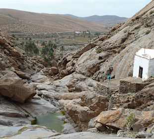 Blick von der Kapelle ins weiterführende Tal