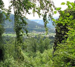 Blick ins Garmischer Tal von der Burgruine aus