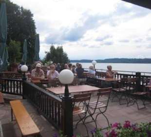 Biergarten über der Seeterrasse