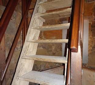 Holzstiege im Bergfried