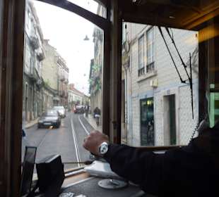 Fahrt mit Tram 28 durch Lissabon