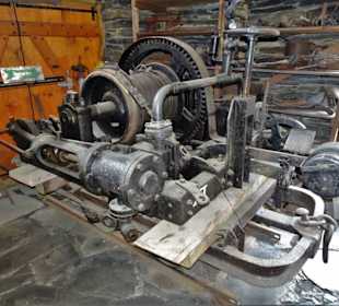 Rundgang durch die Spalthütte des Schieferbruches