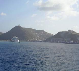 Einfahrt in den Hafen