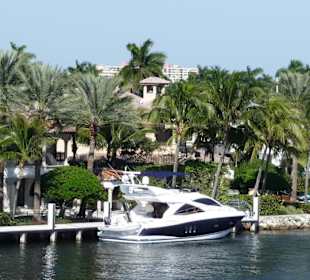 Haus mit Privatyacht