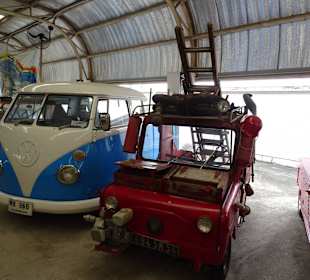 In der Haupthalle des Jesada Fahrzeug Museums