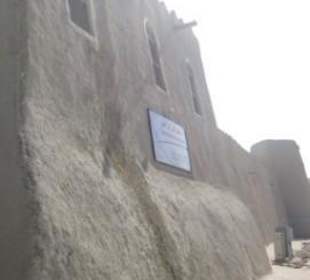 500 Jahre alte Stroh- und Lehmmauern 