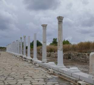 Die linke Säulensraße