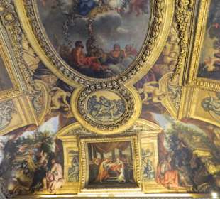 Потолки в одном из залов