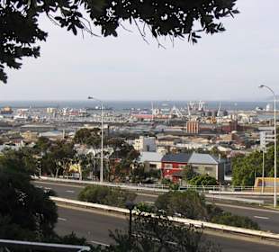 Blick auf Kapstadt vom Hotel "Garden Court" aus.