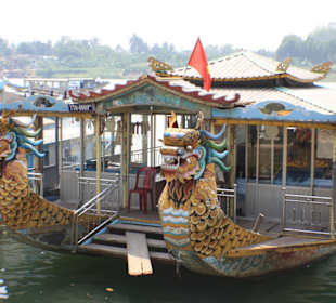 Drachenboot Fahrt auf dem Parfümfluss!