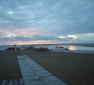 Hafen im Sonnenuntergang