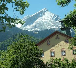 Das Rathaus im Ortsteil Partenkirchen