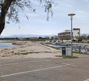 Zaton kleiner Hafen